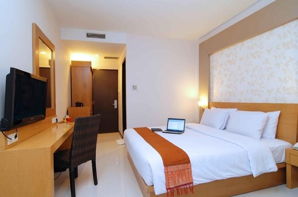 Drego Hotel Pekanbaru Exterior photo