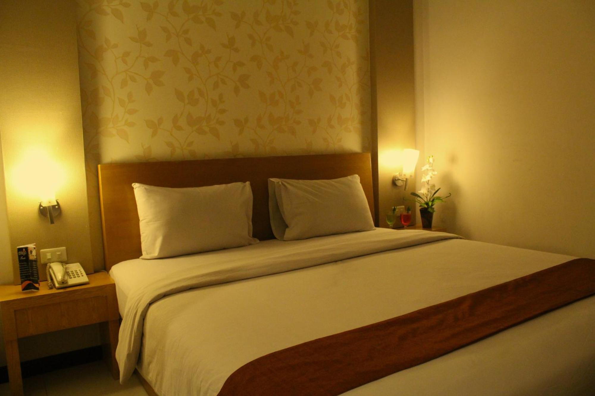 Drego Hotel Pekanbaru Exterior photo