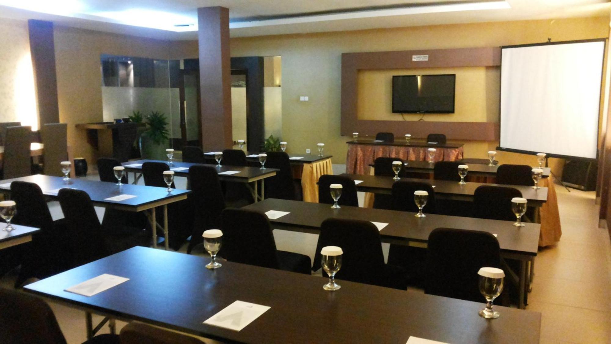 Drego Hotel Pekanbaru Exterior photo