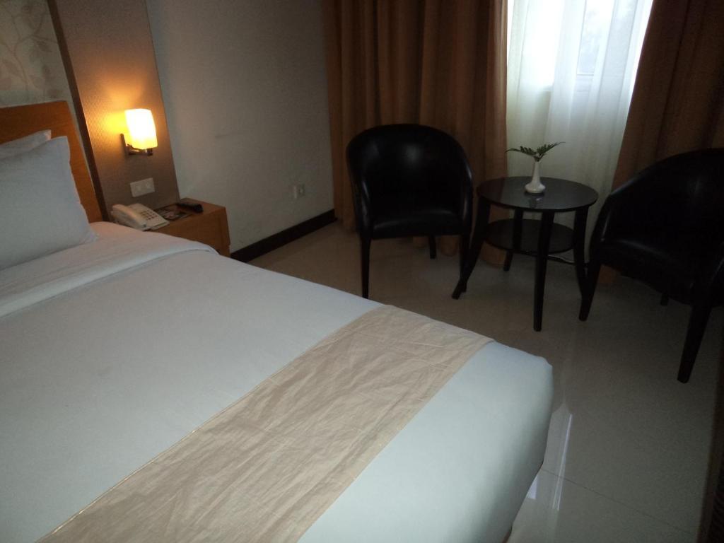 Drego Hotel Pekanbaru Exterior photo